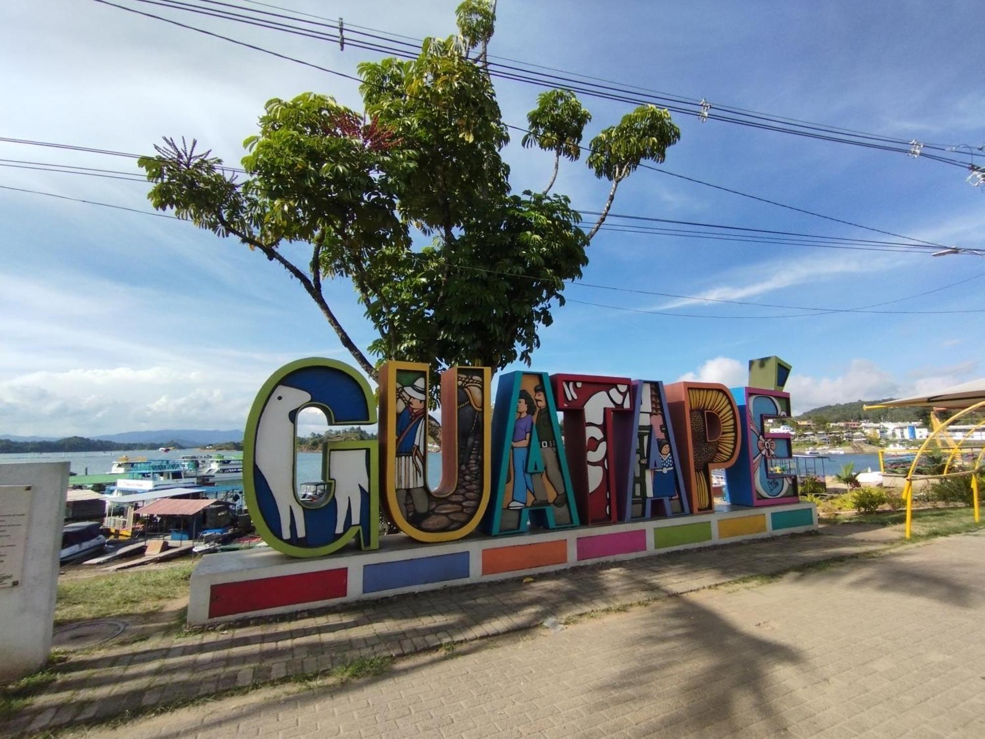 Aptos Plaza Principal, Con Y Sin Vista Al Embalse, Frente Autobus, A 8 Minutos De La Piedra Del Penol, Todo Cerca!!! Guatapé Exterior foto